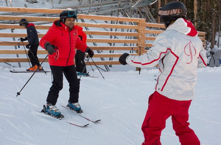 成人初次滑雪小组课程