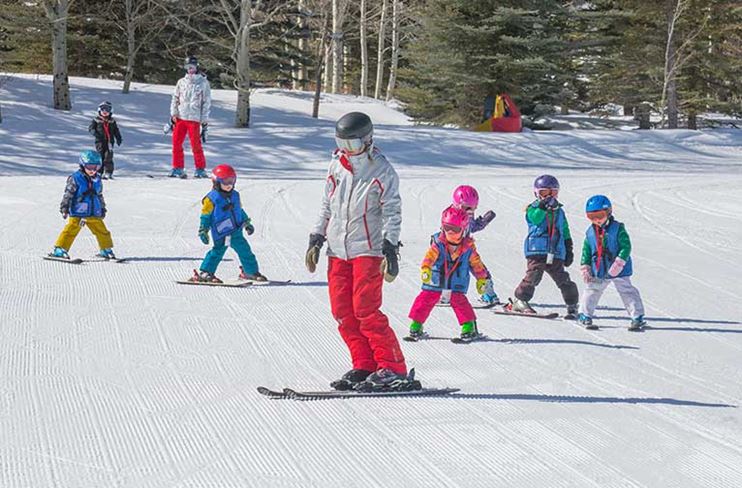 儿童滑雪小组课程